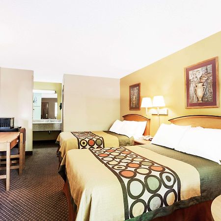 Super 8 By Wyndham Charlotte Downtown Area Motel Екстериор снимка