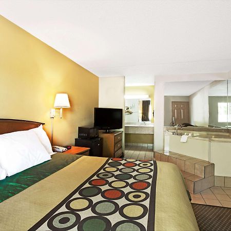 Super 8 By Wyndham Charlotte Downtown Area Motel Екстериор снимка