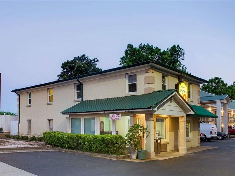 Super 8 By Wyndham Charlotte Downtown Area Motel Екстериор снимка