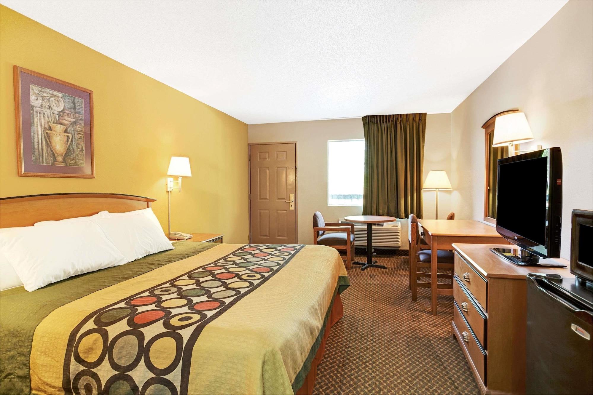 Super 8 By Wyndham Charlotte Downtown Area Motel Екстериор снимка