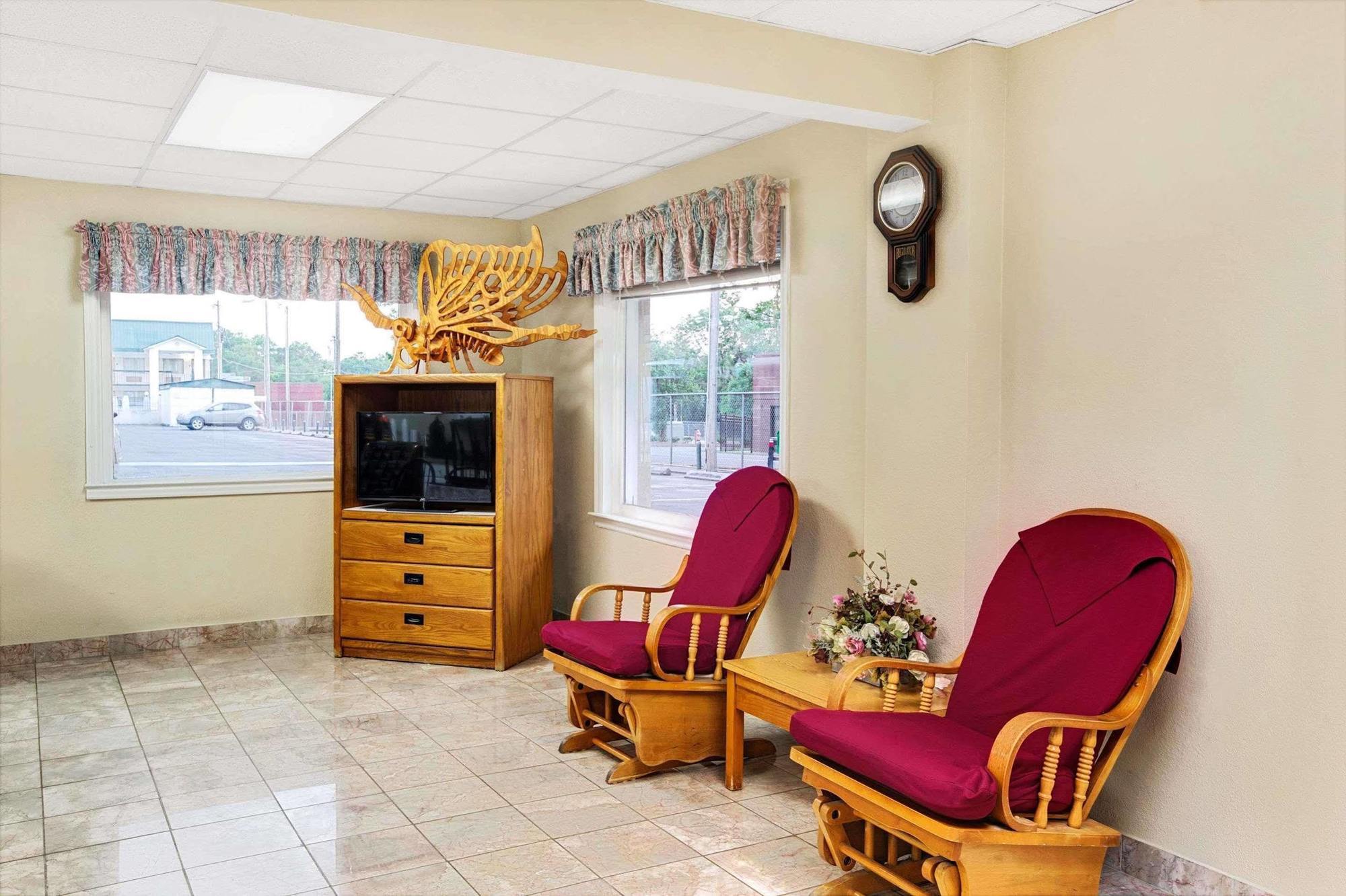 Super 8 By Wyndham Charlotte Downtown Area Motel Екстериор снимка